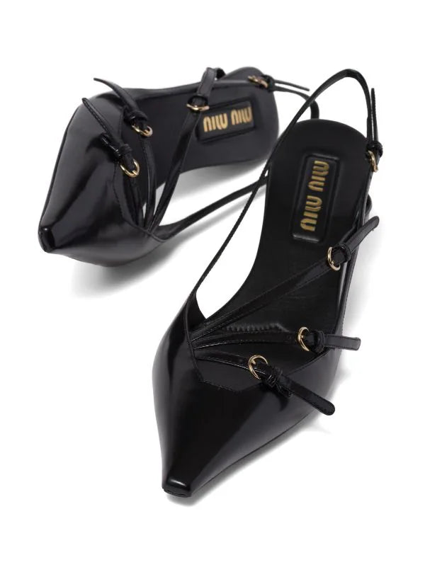 Escarpins à bride arrière en cuir verni noir (taille 39)