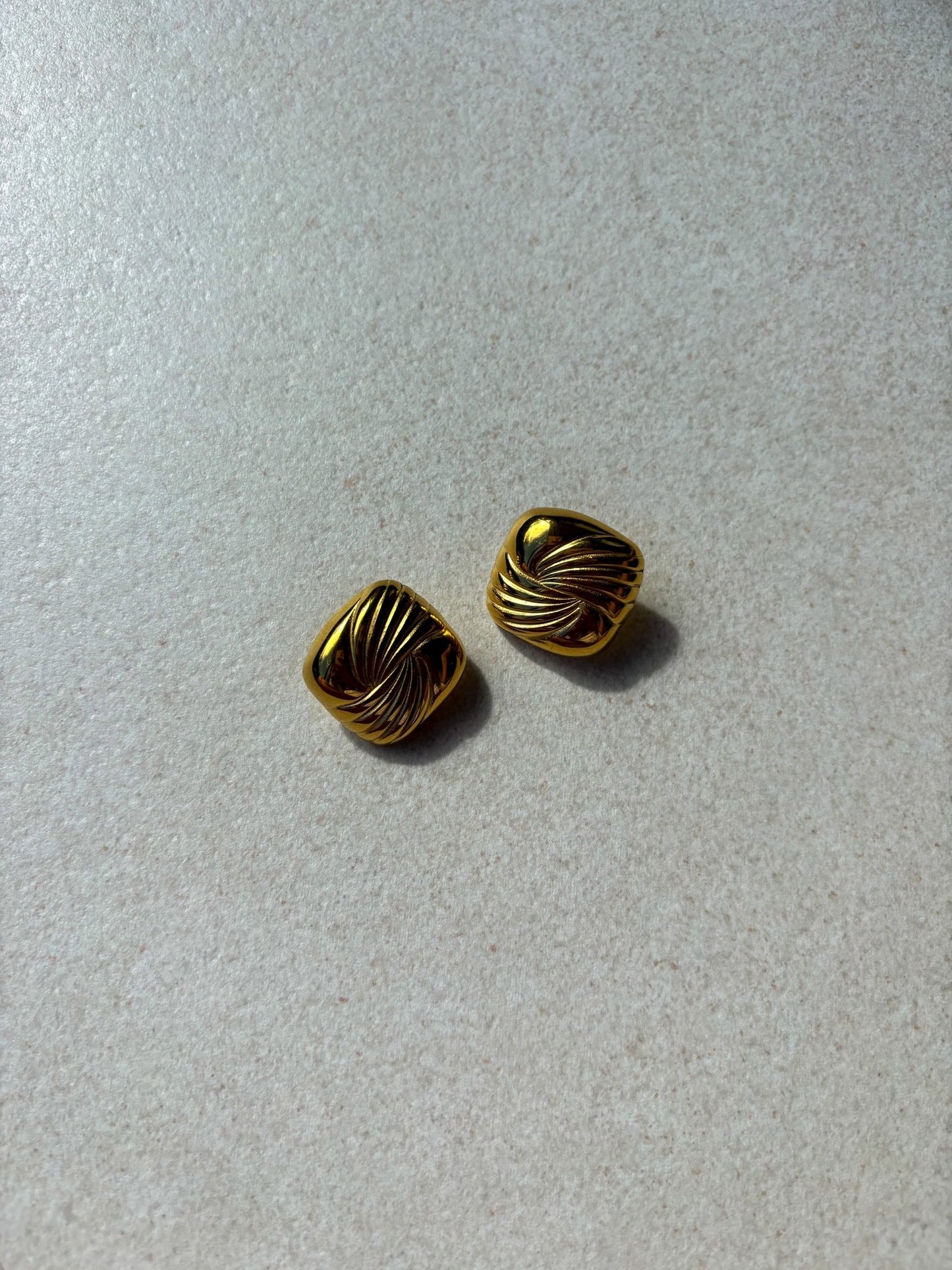 ノンナ イヤリング ゴールド
