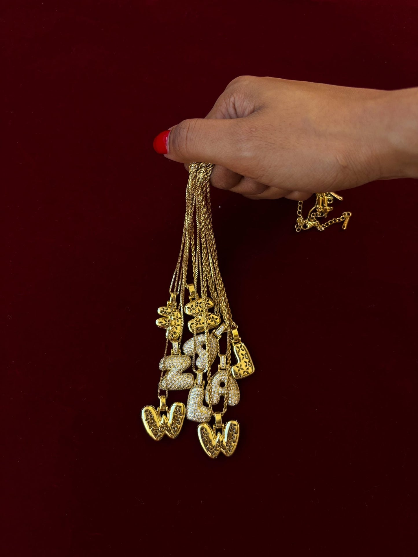 バブルイニシャルネックレス(カスタマイズ可能)- ゴールド