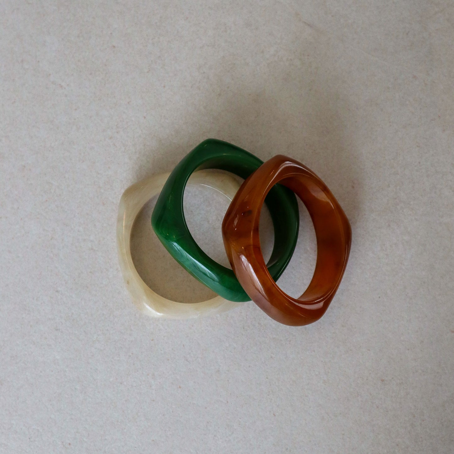 Pile de bracelets en gelée