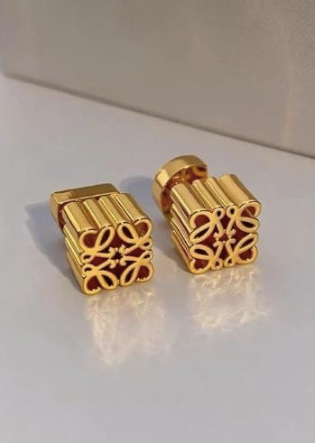 Clous d'oreilles Mooncake