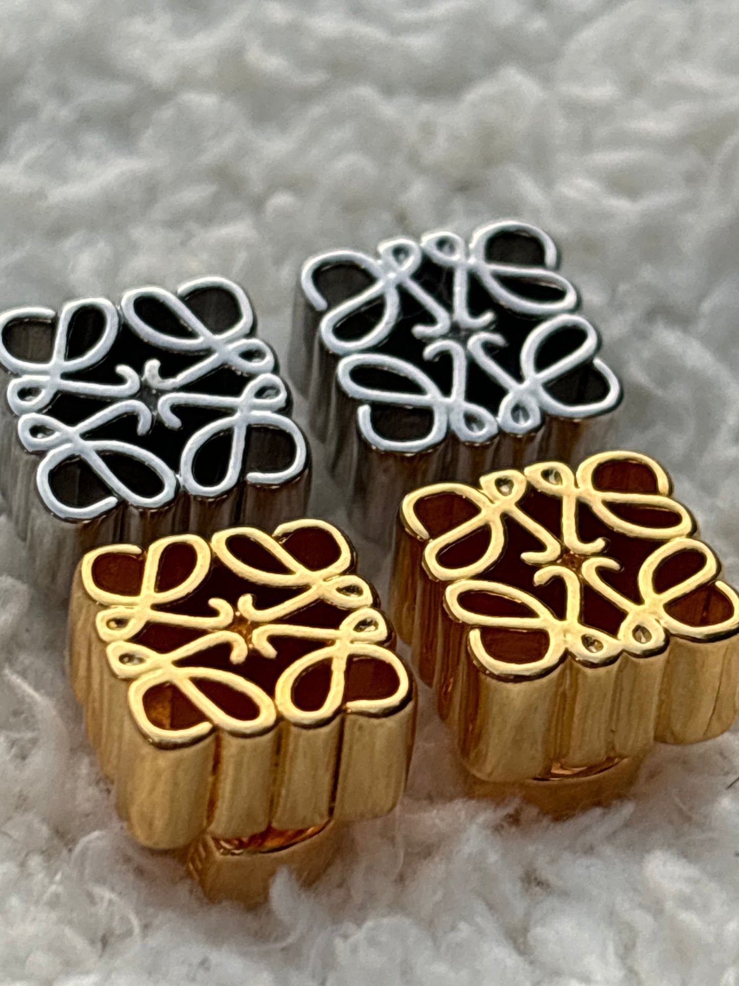 Clous d'oreilles Mooncake