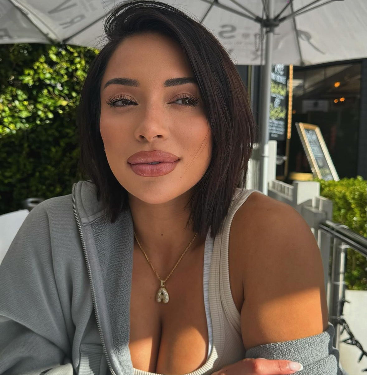 バブルイニシャルネックレス(カスタマイズ可能)- ゴールド