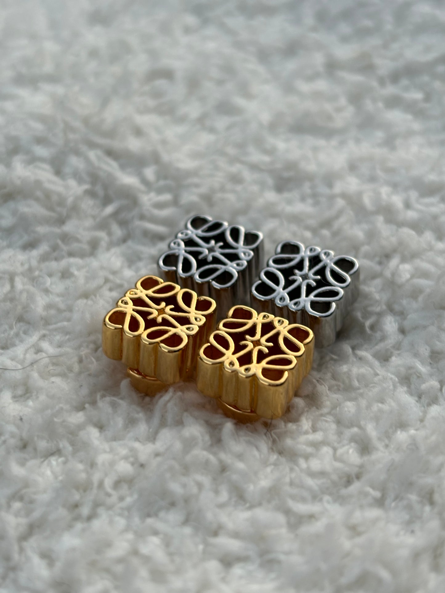 Clous d'oreilles Mooncake