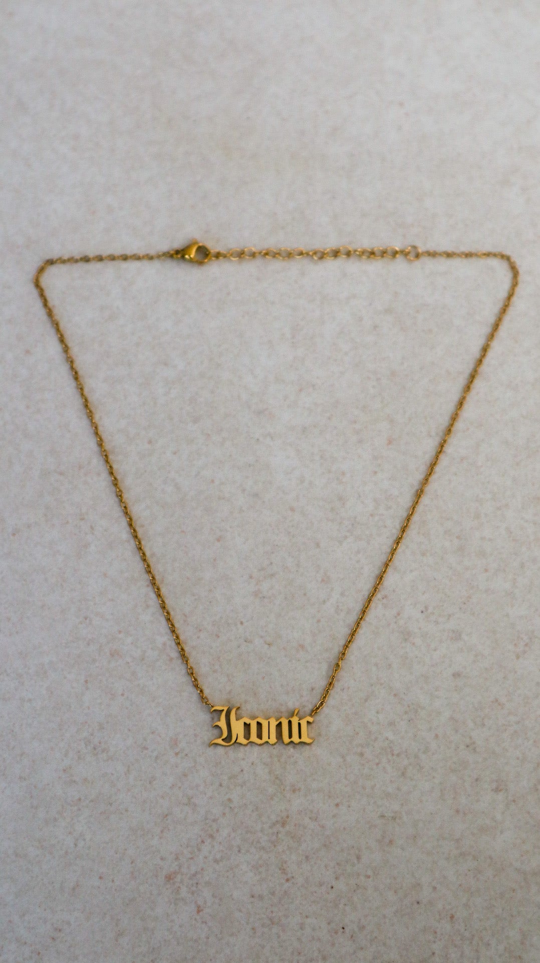 Collier ras du cou emblématique