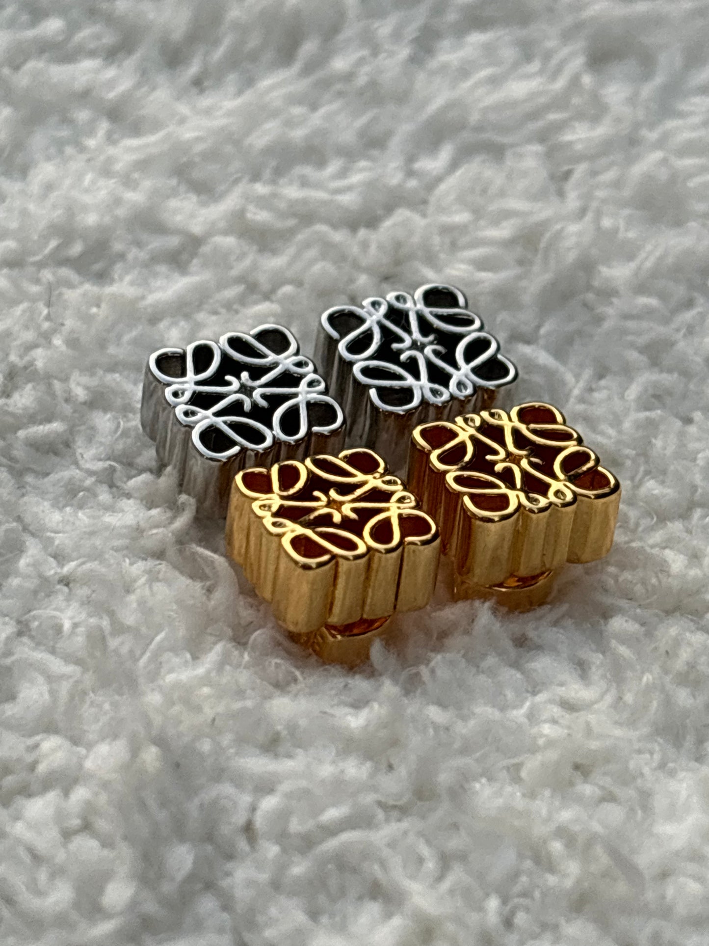 Clous d'oreilles Mooncake