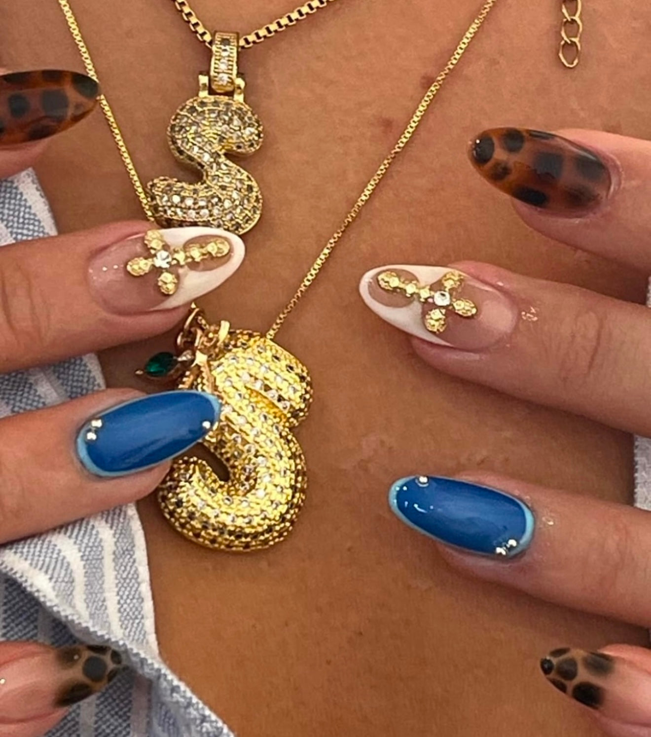 アイスパフ イニシャルネックレス - ゴールド