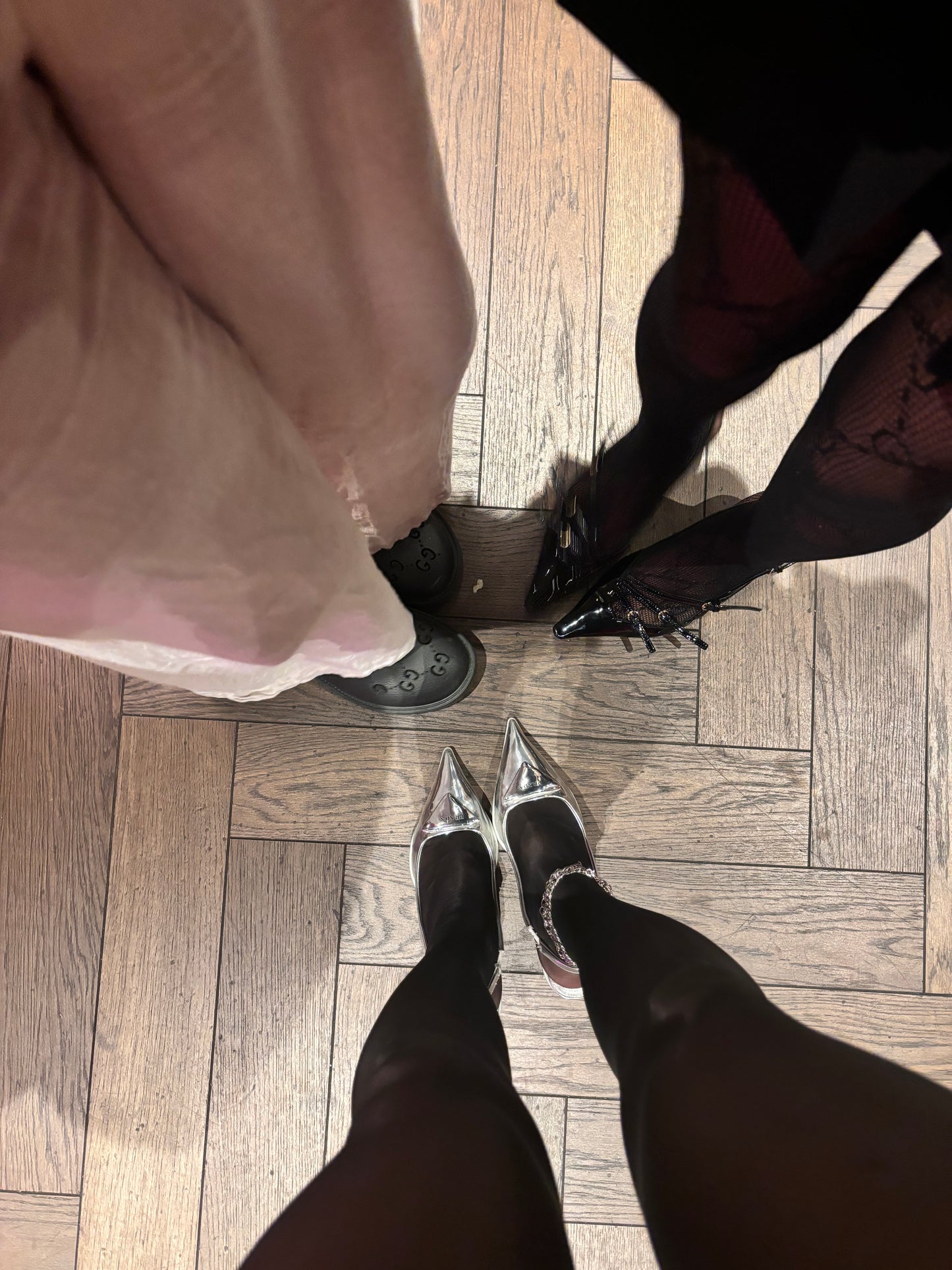 Escarpins à bride arrière en cuir verni noir (taille 39)