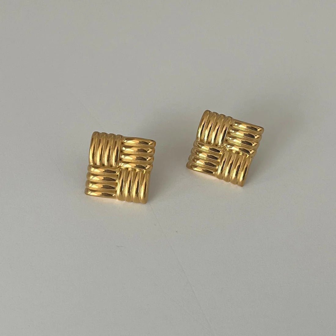 Boucle d'oreille tissée
