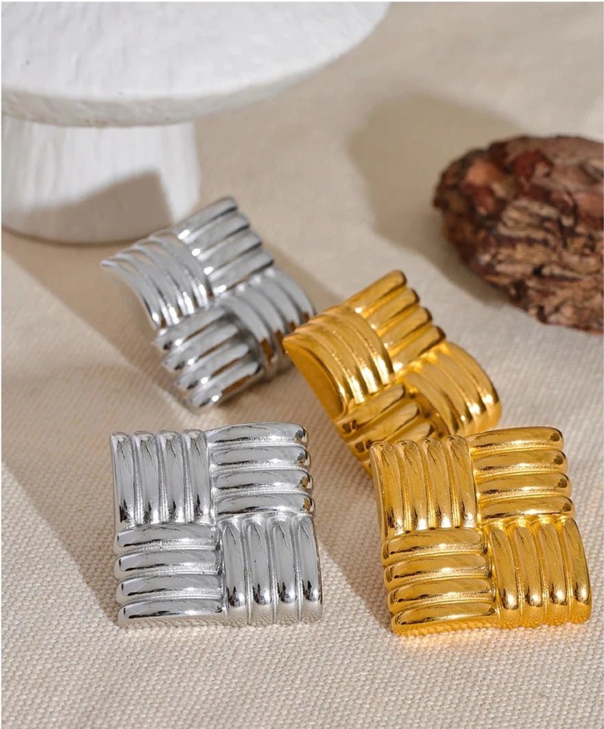Boucle d'oreille tissée