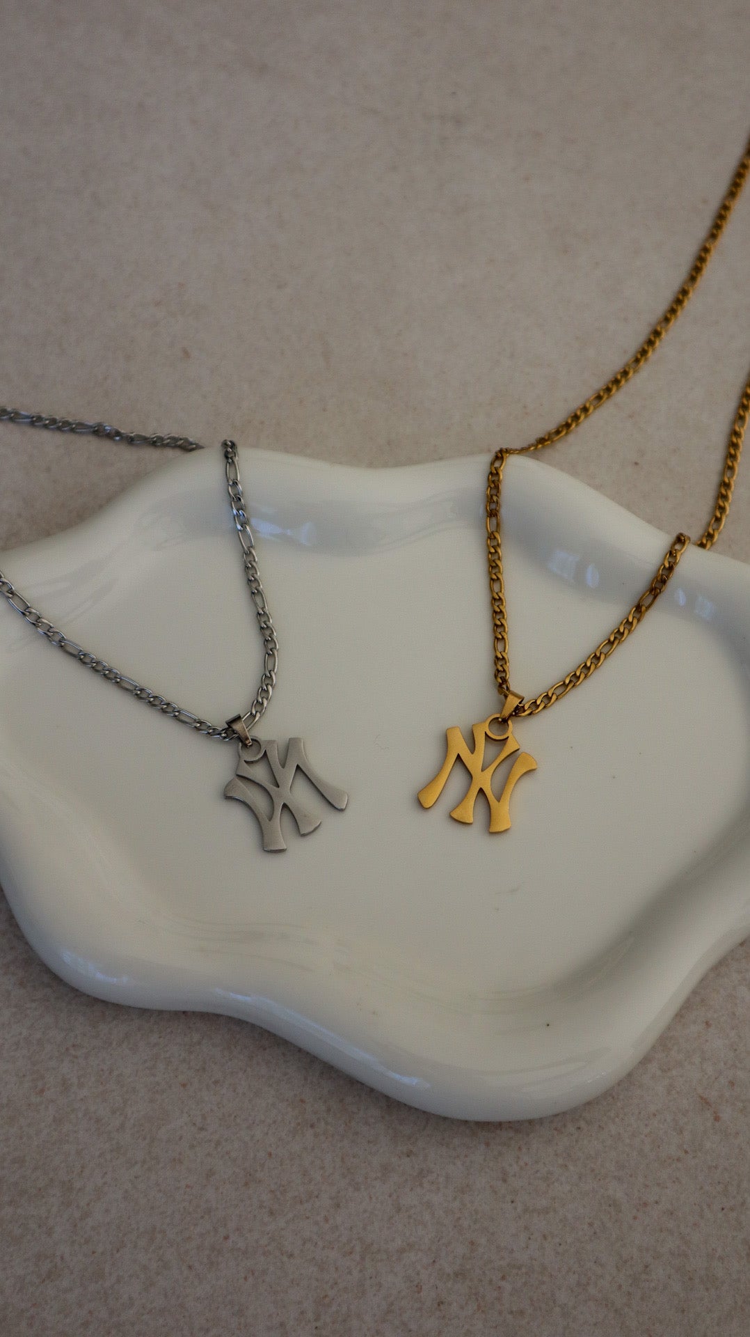 NY Yankee Necklace - Gold