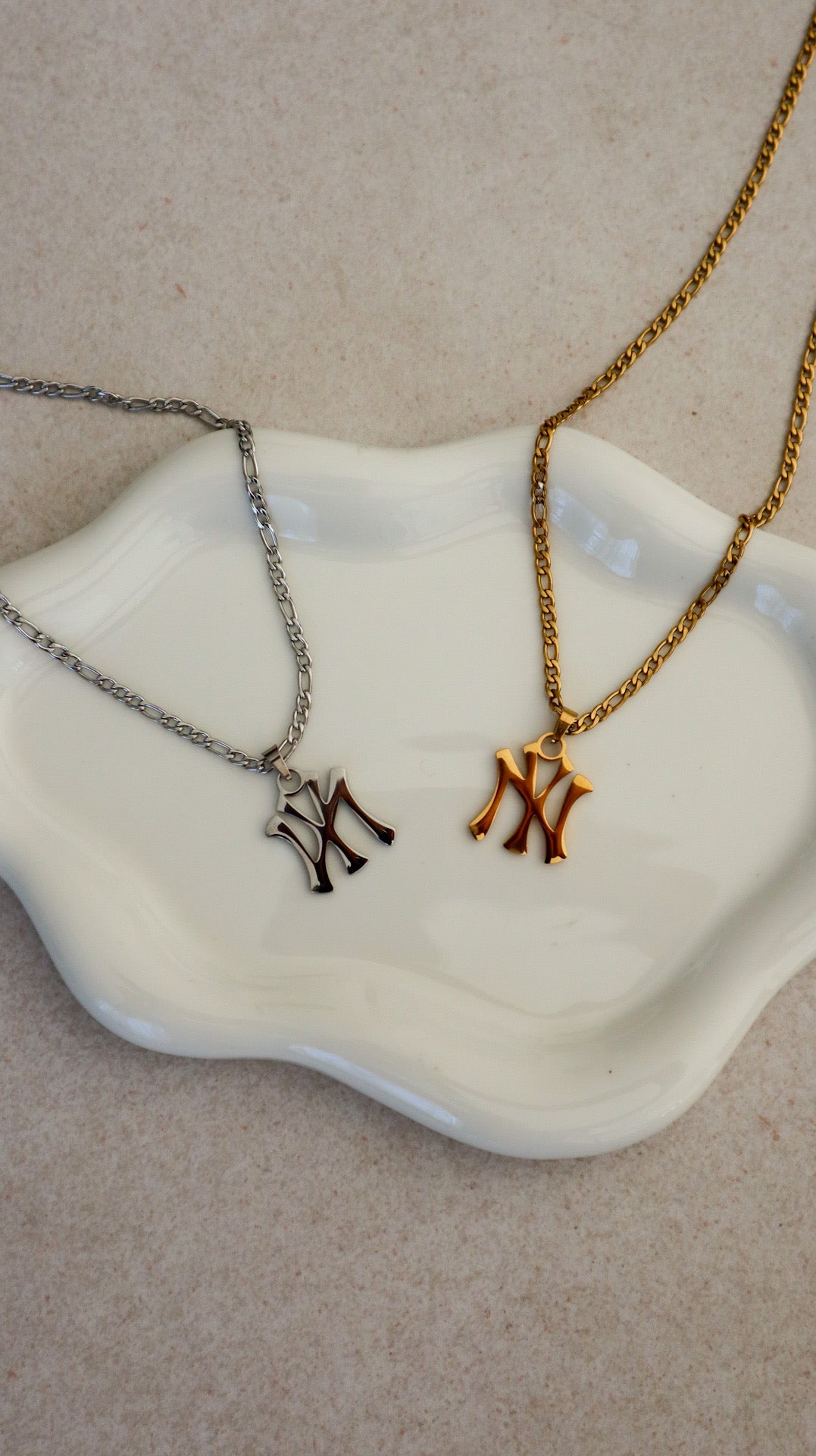 NY Yankee Necklace - Gold