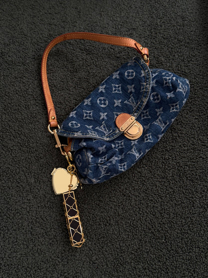 It-Girl Lipstick Holder Bag Charm - Gold Heart